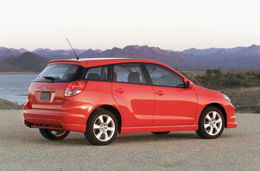  Toyota Corolla Matrix XRS (E130) 2003 года  (фото 8 из 12)